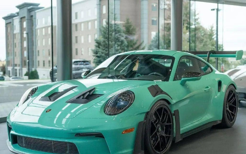 Porsche 911 GT3 with Jetski